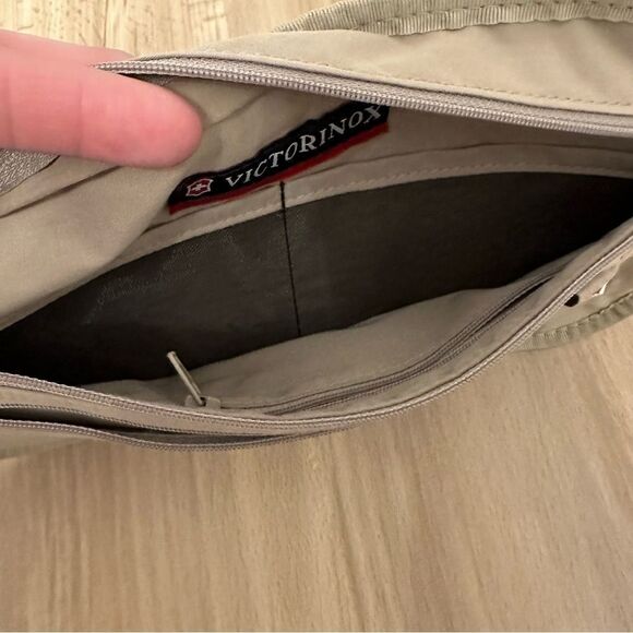 Victorinox Belt Bag with Zipper Pockets - Picture 3 of 6